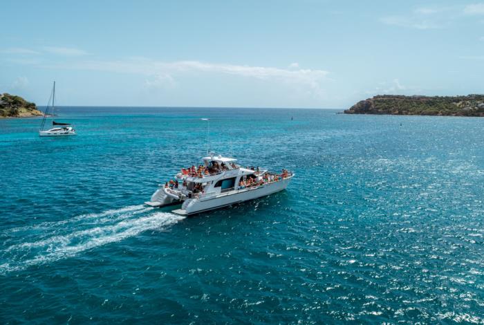 Catamaran excursion on the Caribbean Sea in Antigua